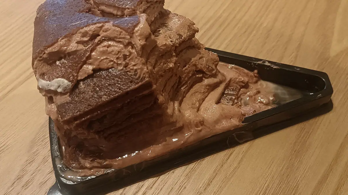 Kavish Cakes – cake shop in Wellington Place, Willenhall